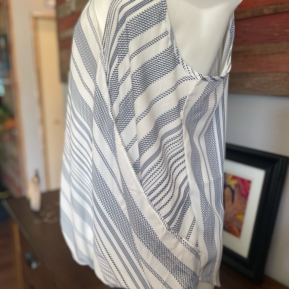 Women’s navy and white patterned top - Picture 3 of 8